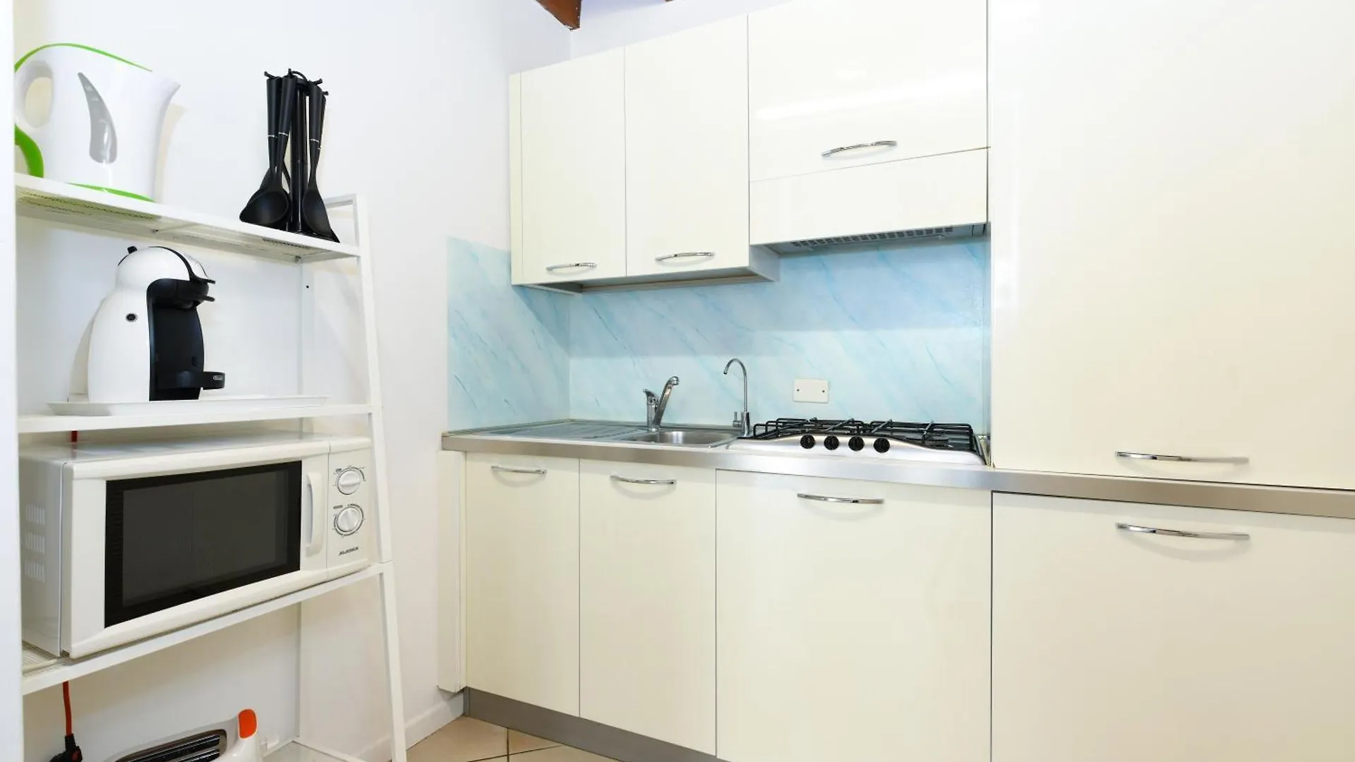 **** Aparthotel Flowers Apartments Desenzano del Garda Italia