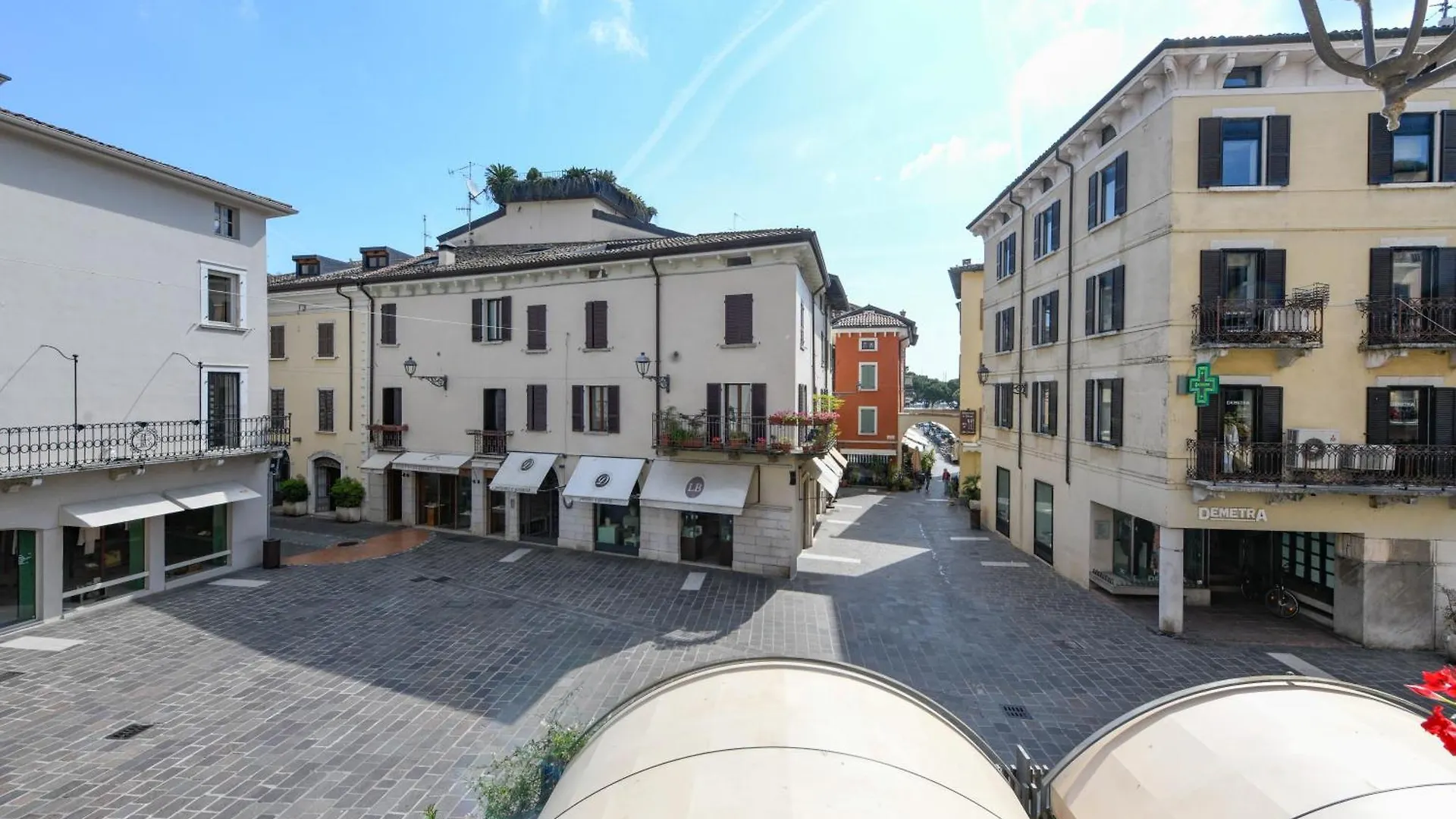 Aparthotel Flowers Apartments Desenzano del Garda