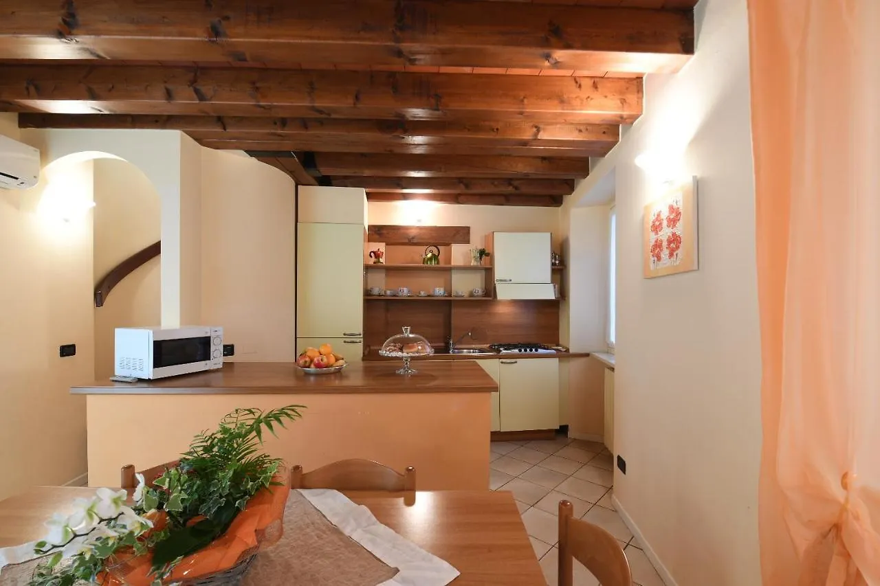 Flowers Apartments Desenzano del Garda 4*,  Italien