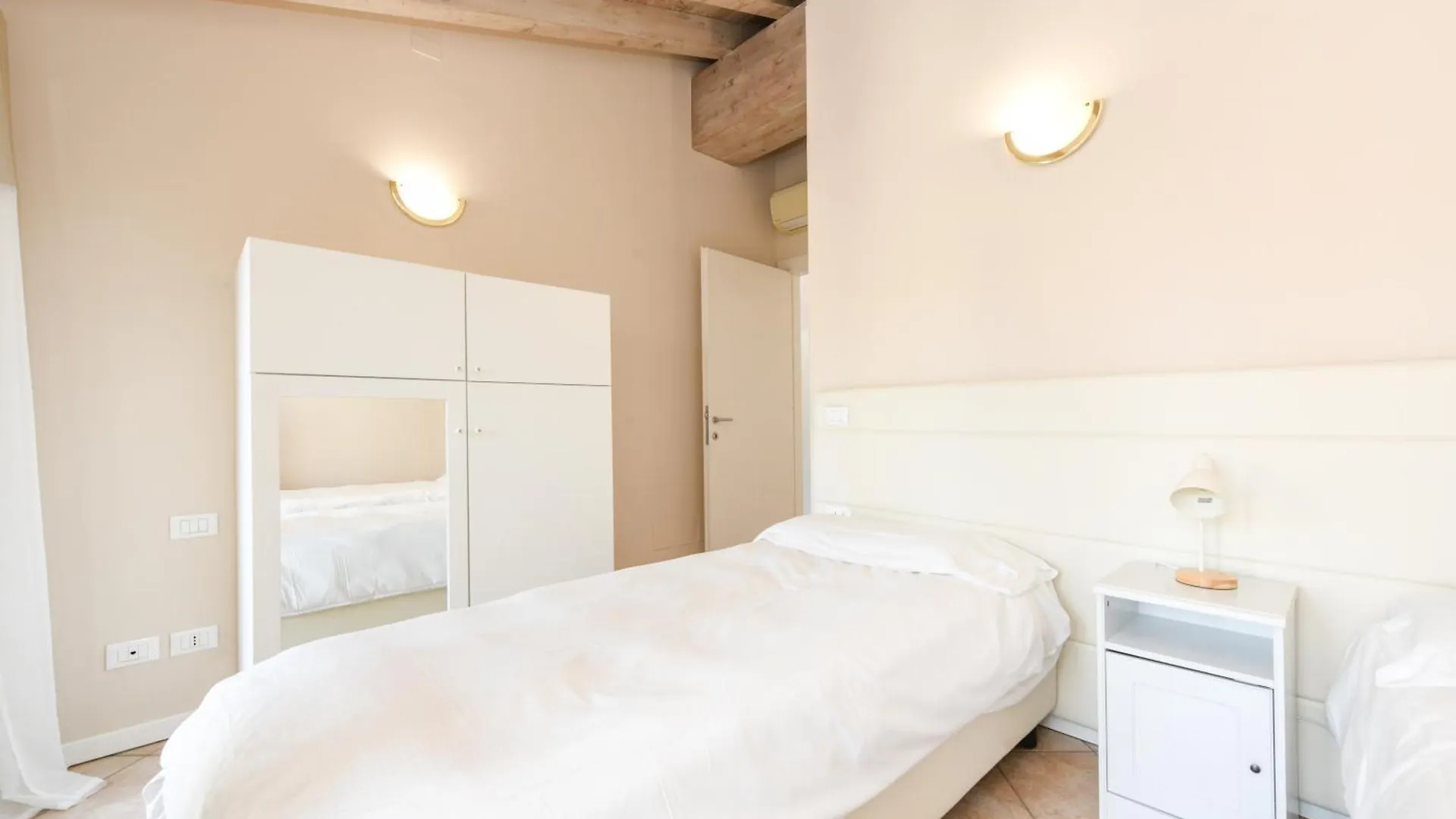 Flowers Apartments Desenzano del Garda Lägenhetshotell