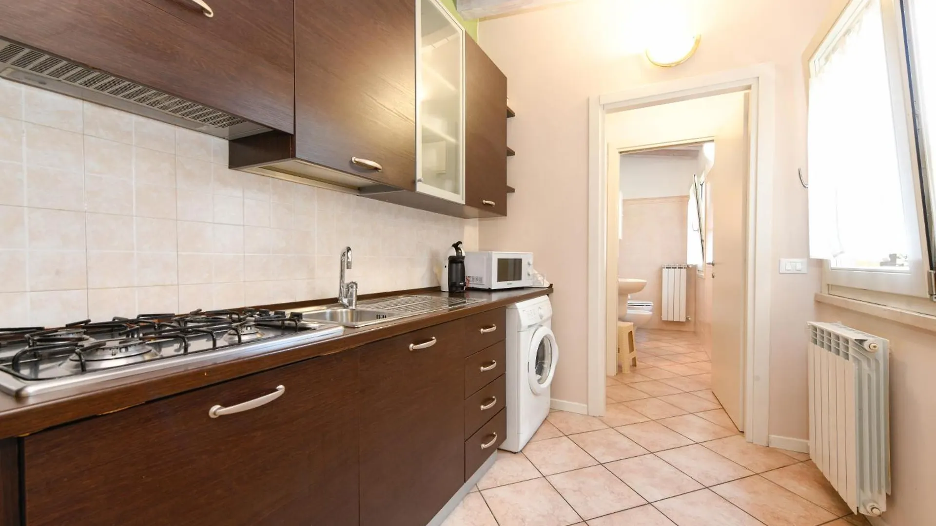 Flowers Apartments Desenzano del Garda 4*,  Italien