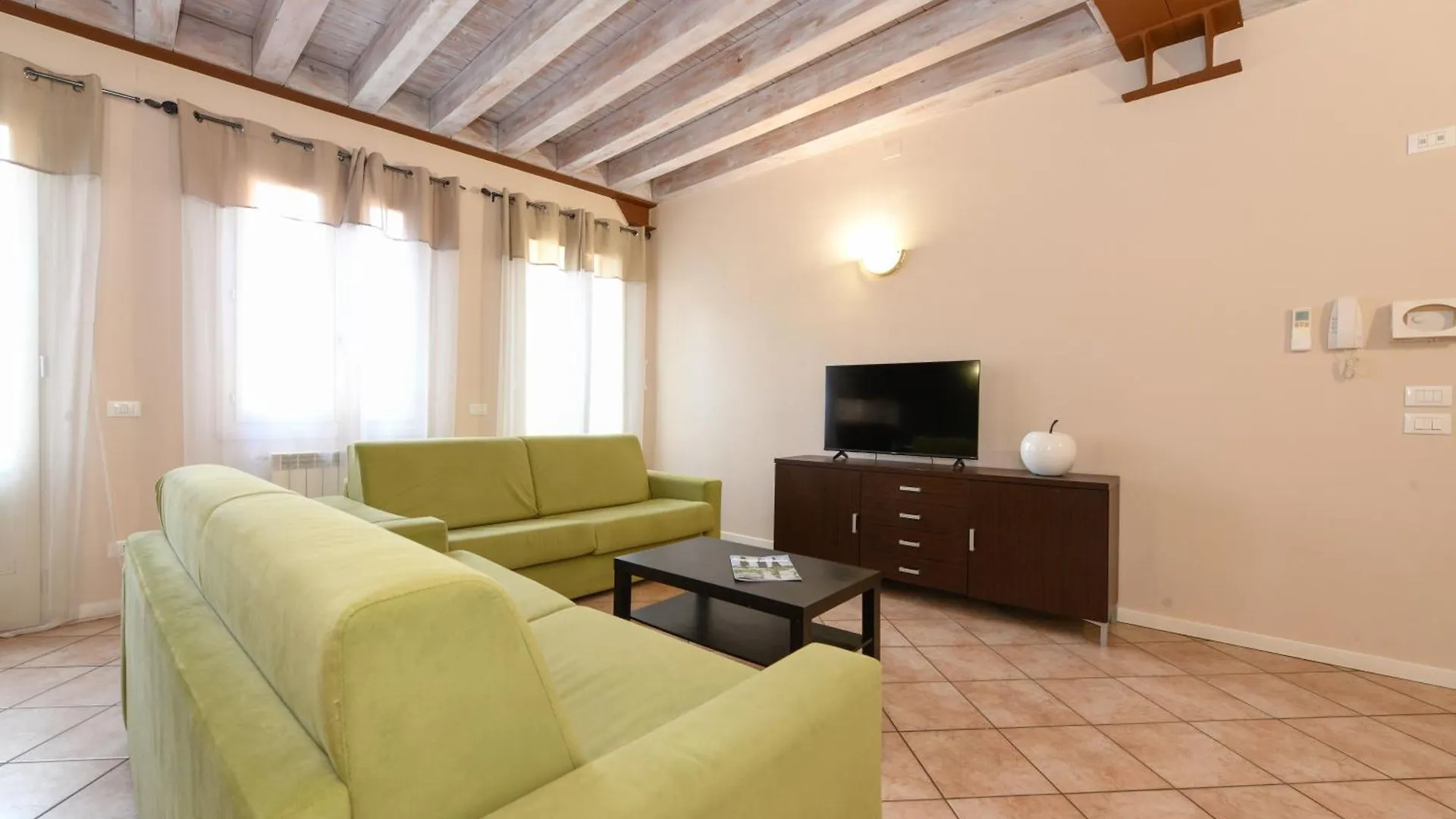 Flowers Apartments Desenzano del Garda Lägenhetshotell