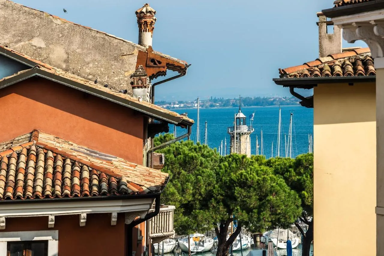 Aparthotel Flowers Apartments Desenzano del Garda