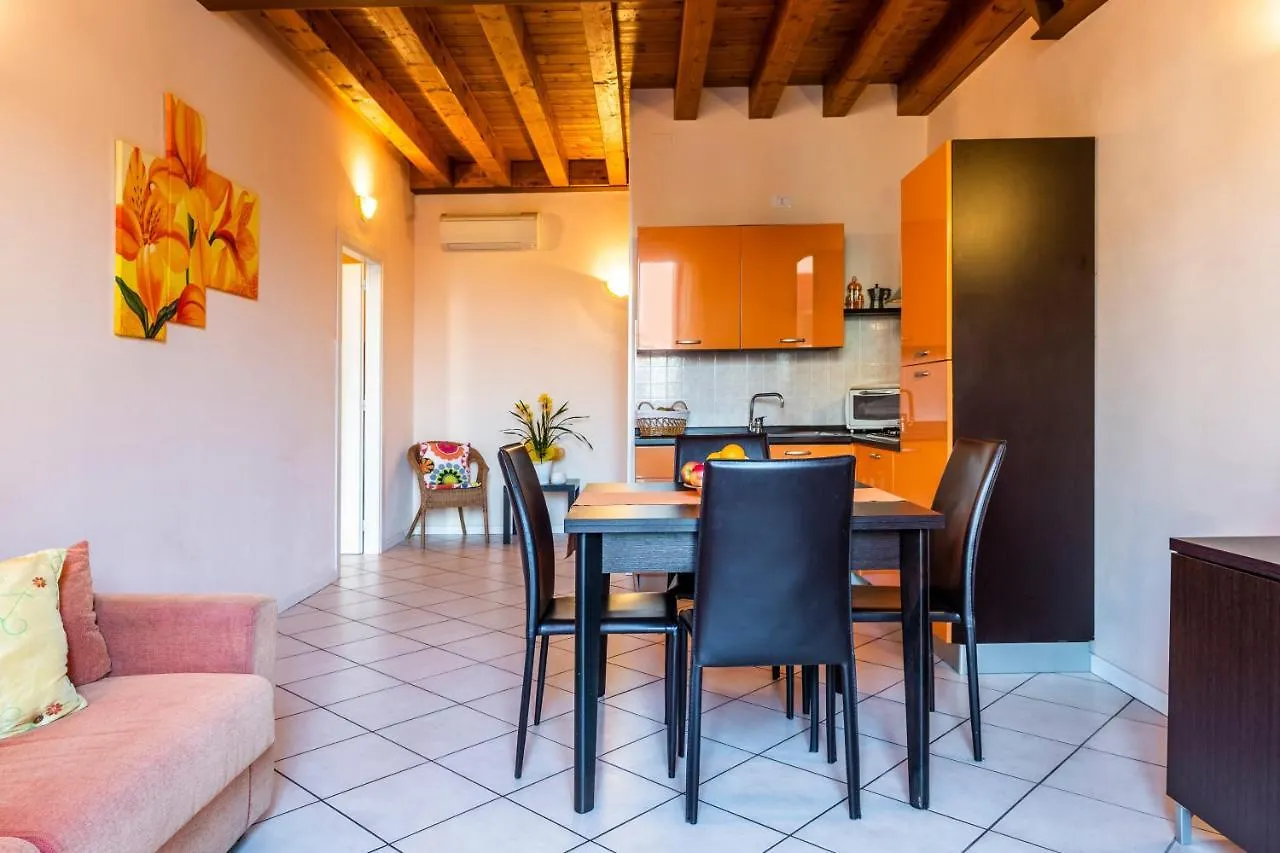 Flowers Apartments Desenzano del Garda Aparthotel