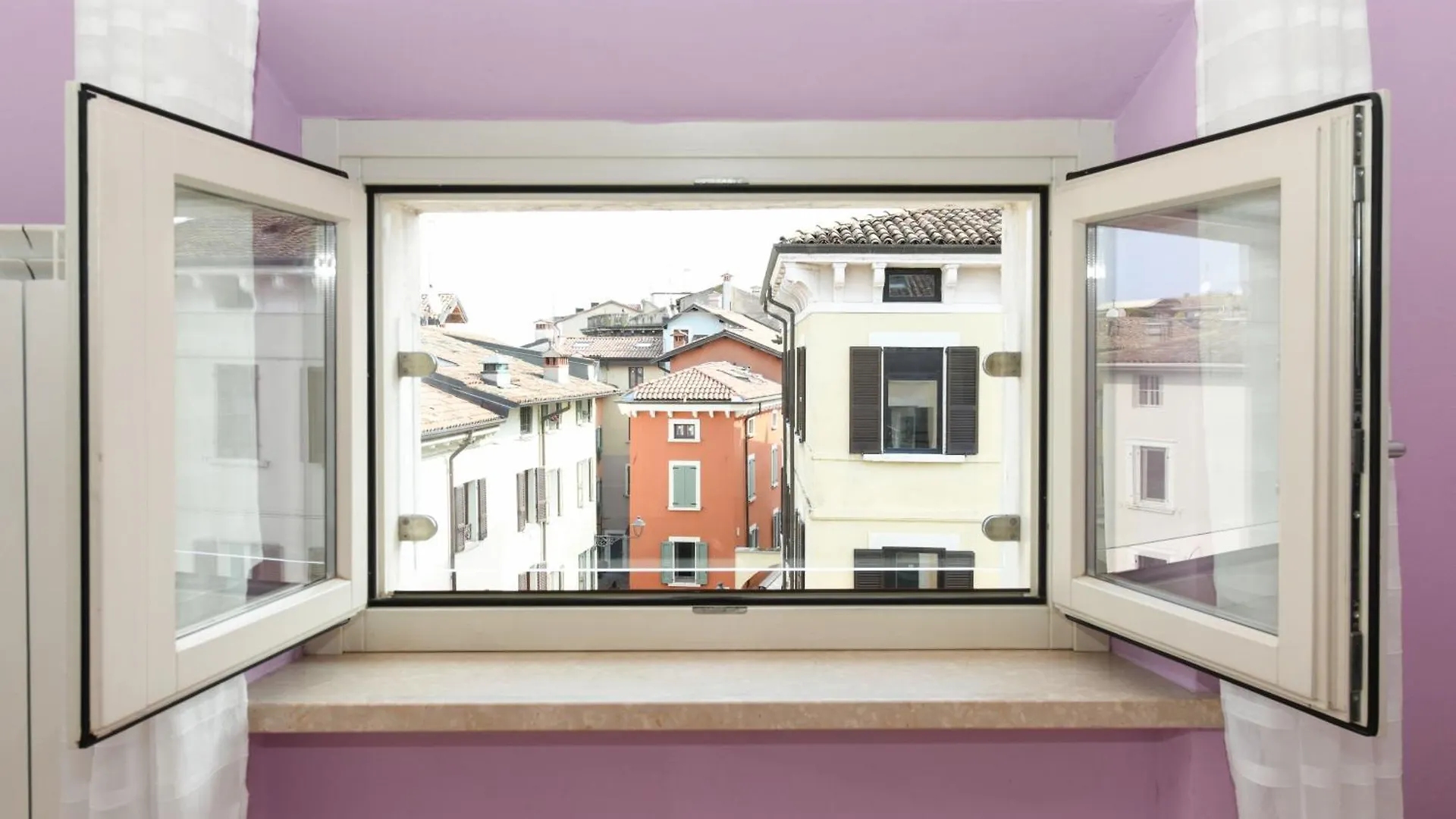 **** Aparthotel Flowers Apartments Desenzano del Garda Italy