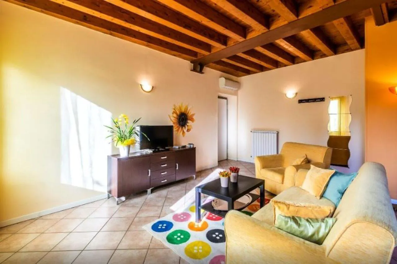 Flowers Apartments Desenzano del Garda