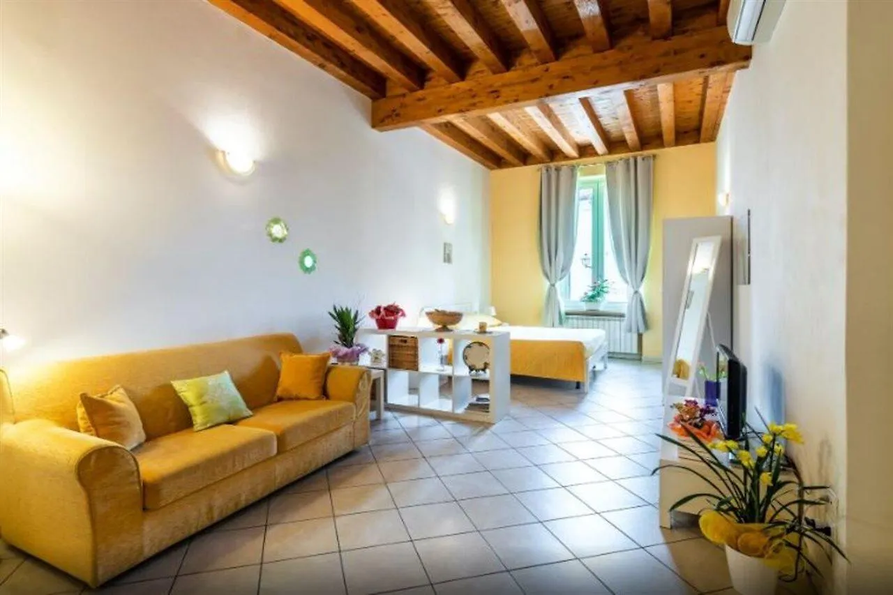 Flowers Apartments Desenzano del Garda Italy