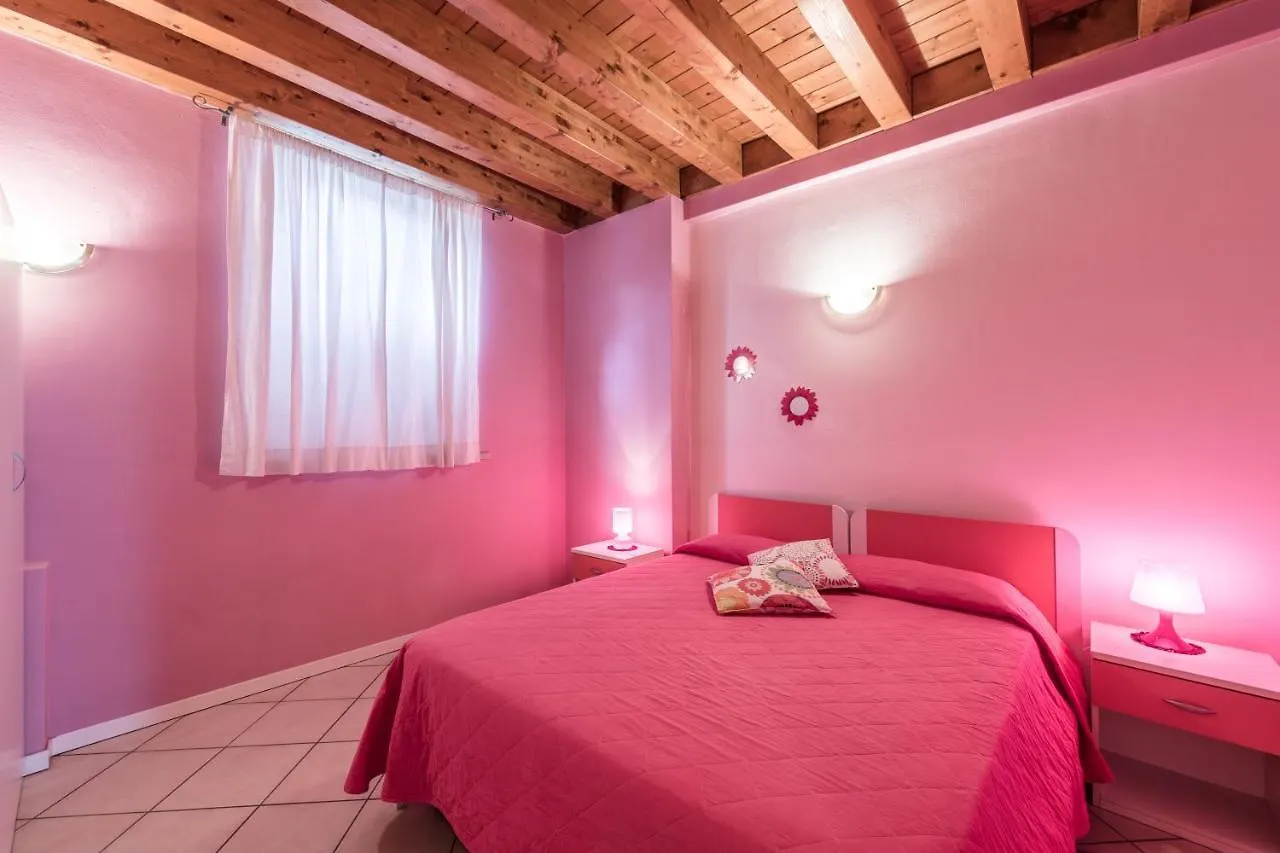 Aparthotel Flowers Apartments Desenzano del Garda