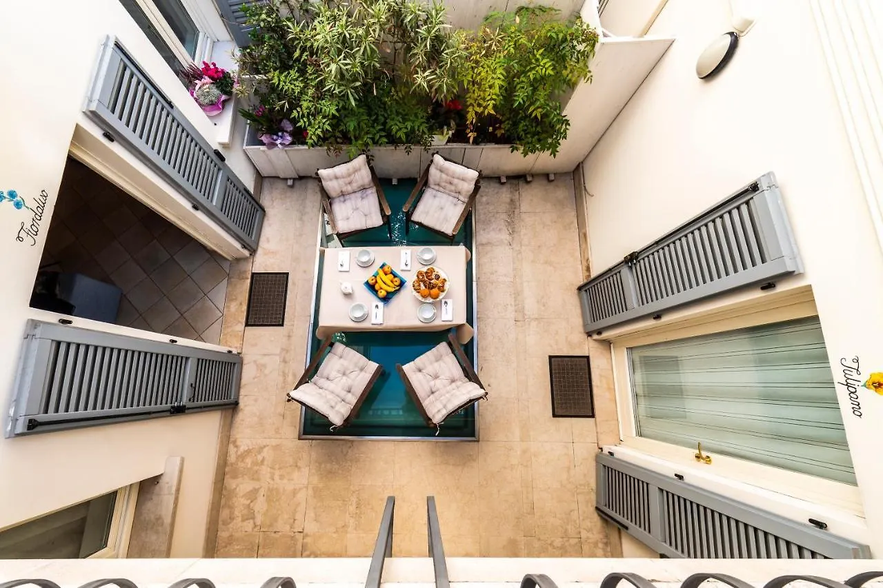 Flowers Apartments Desenzano del Garda 4*,