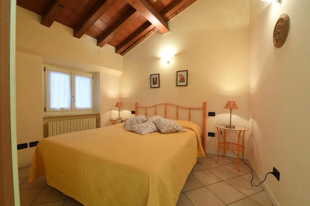 Aparthotel Flowers Apartments Desenzano del Garda
