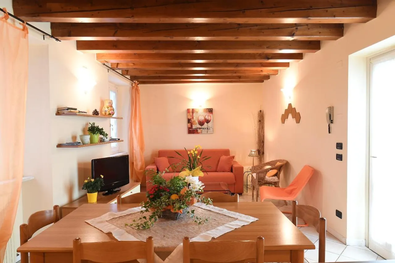 Flowers Apartments Desenzano del Garda