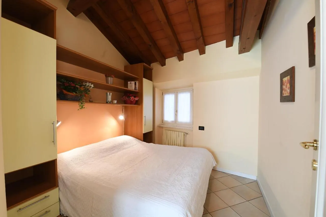 Flowers Apartments Desenzano del Garda Italy