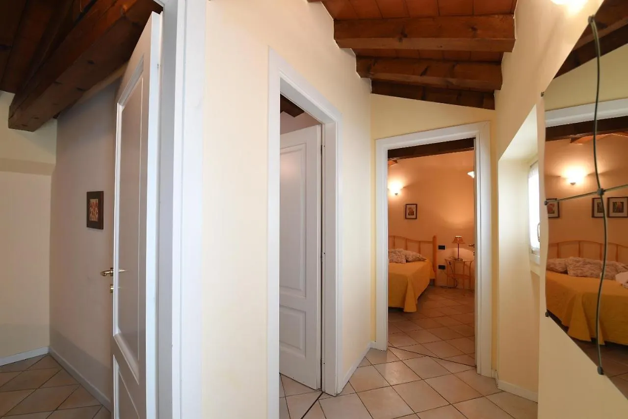 Aparthotel Flowers Apartments Desenzano del Garda