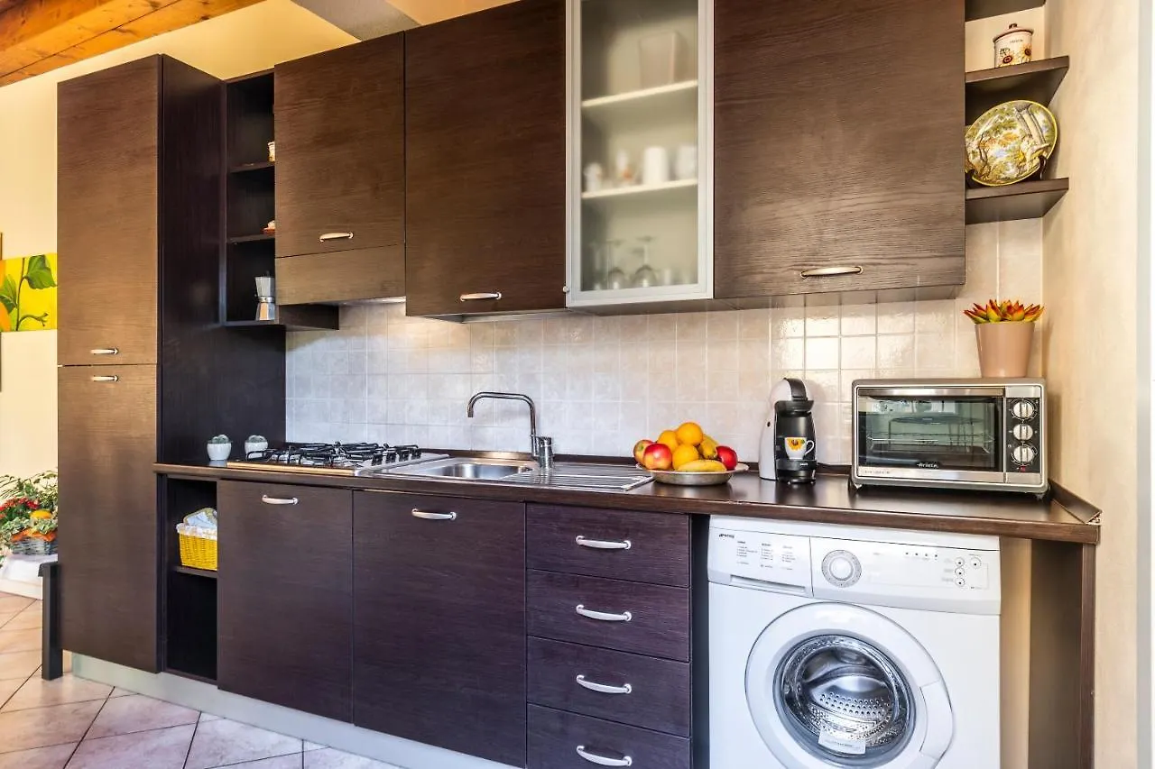 Aparthotel Flowers Apartments Desenzano del Garda
