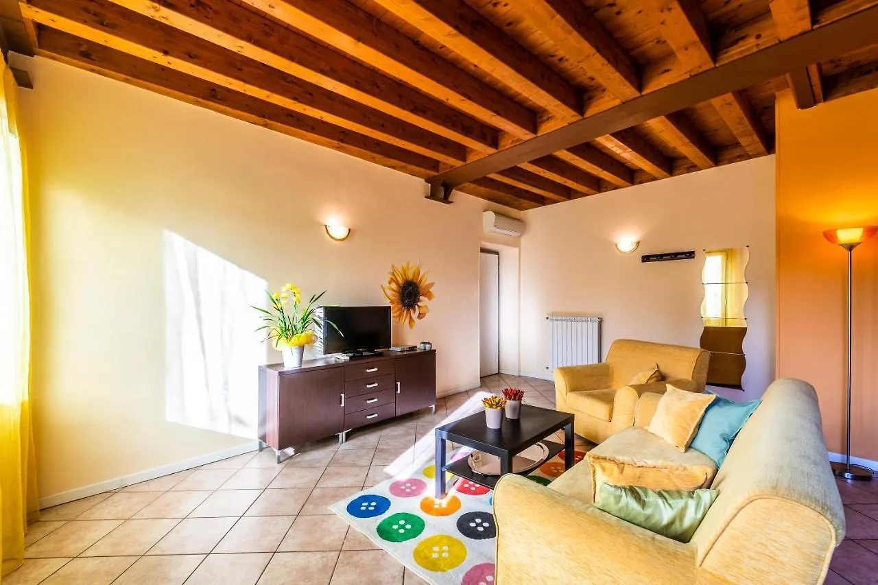 Flowers Apartments Desenzano del Garda Italy
