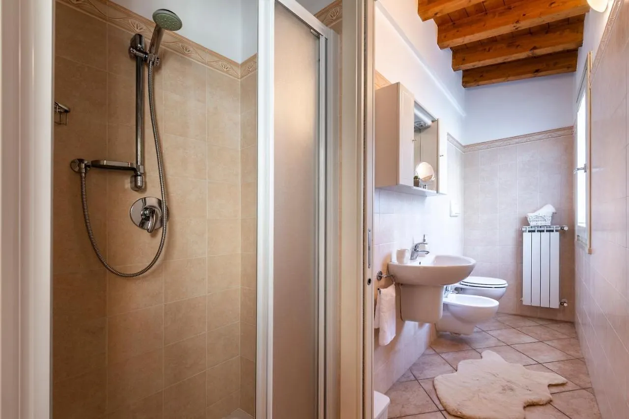 Aparthotel Flowers Apartments Desenzano del Garda