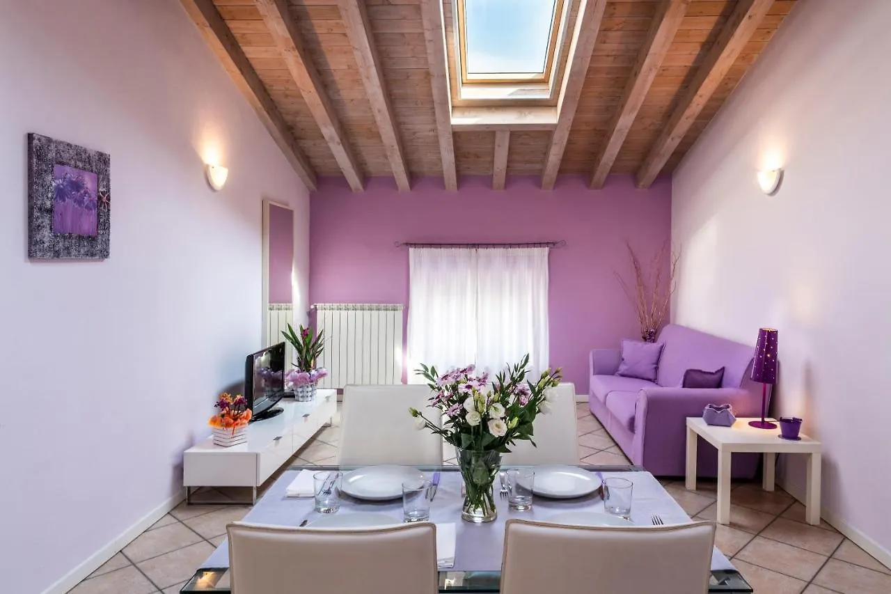 Flowers Apartments Desenzano del Garda