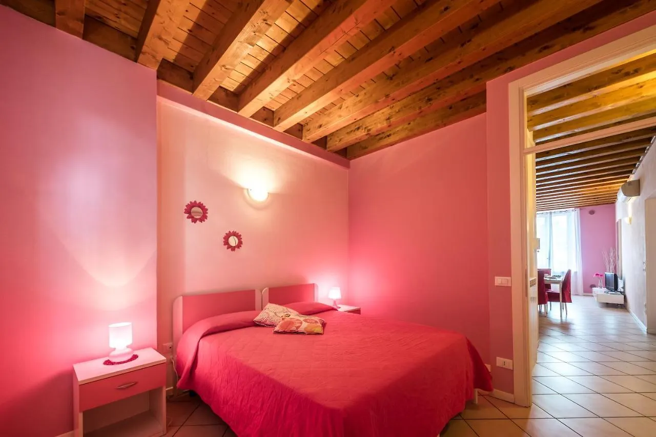 Flowers Apartments Desenzano del Garda Aparthotel