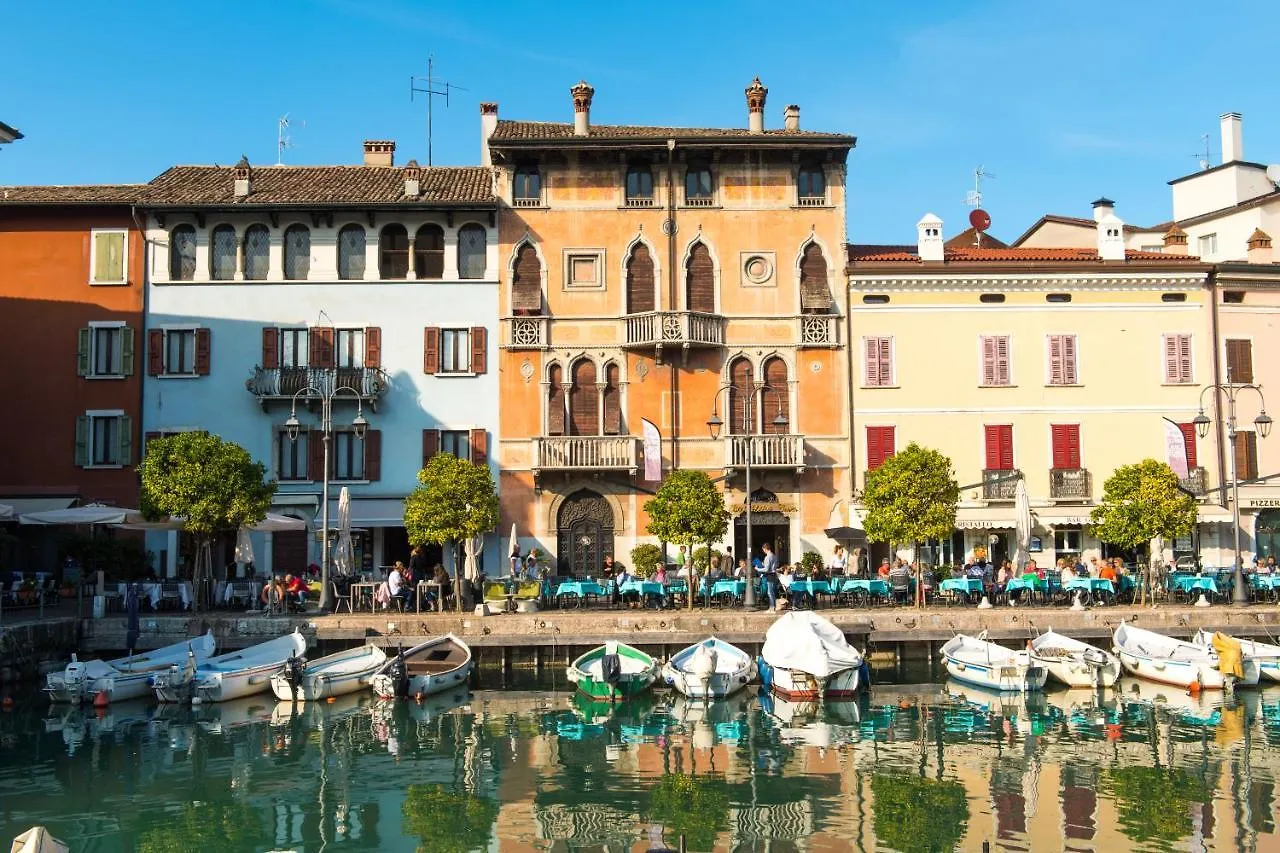Flowers Apartments Desenzano del Garda
