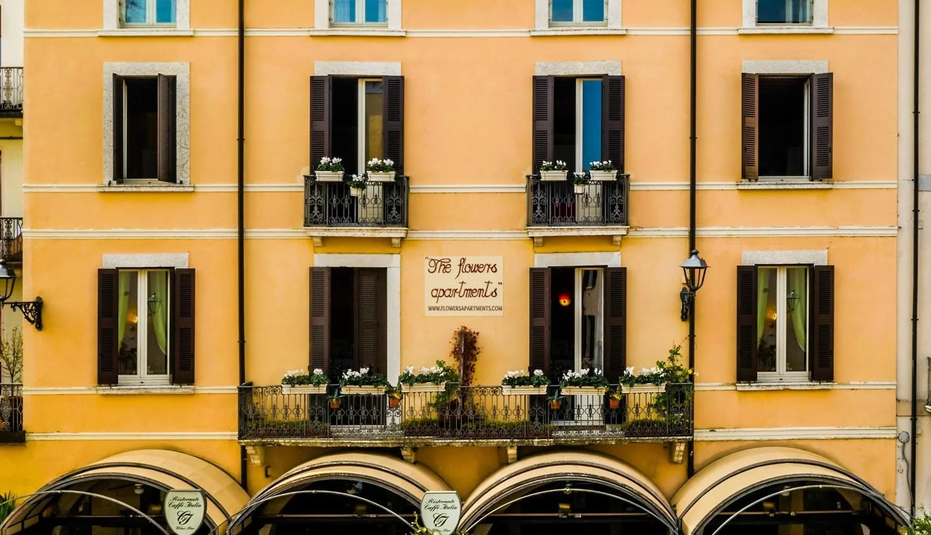 Aparthotel Flowers Apartments Desenzano del Garda