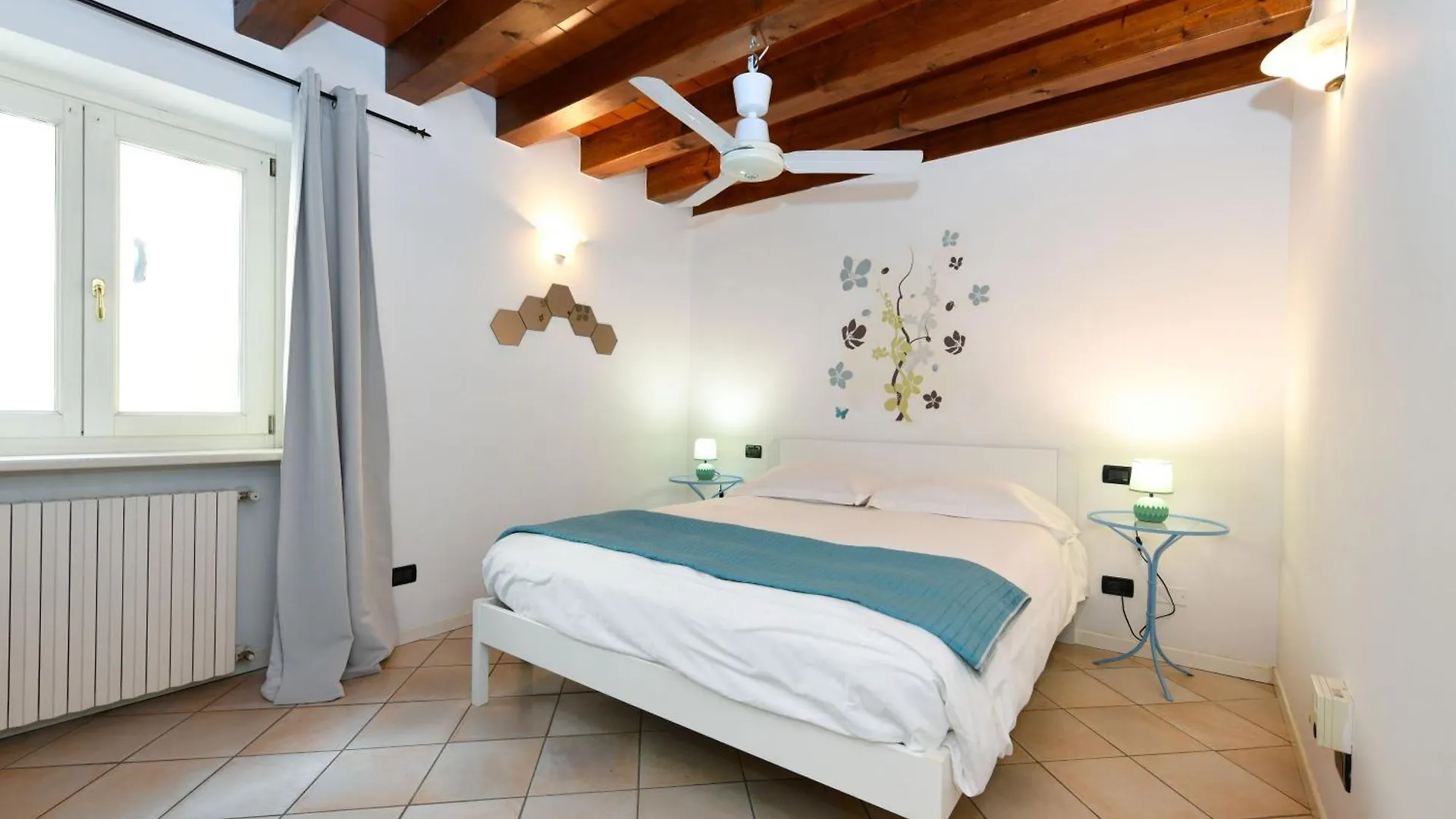 Flowers Apartments Desenzano del Garda