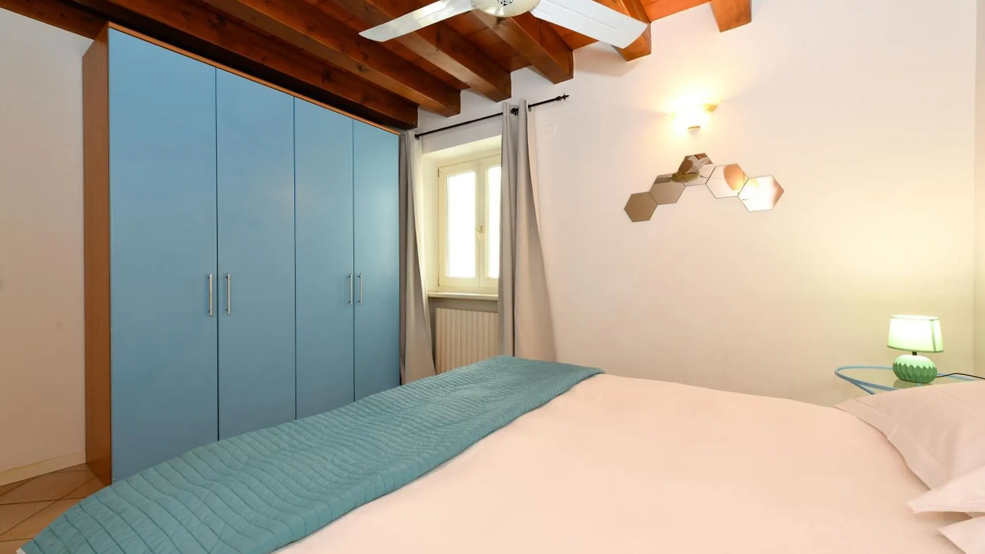 Aparthotel Flowers Apartments Desenzano del Garda