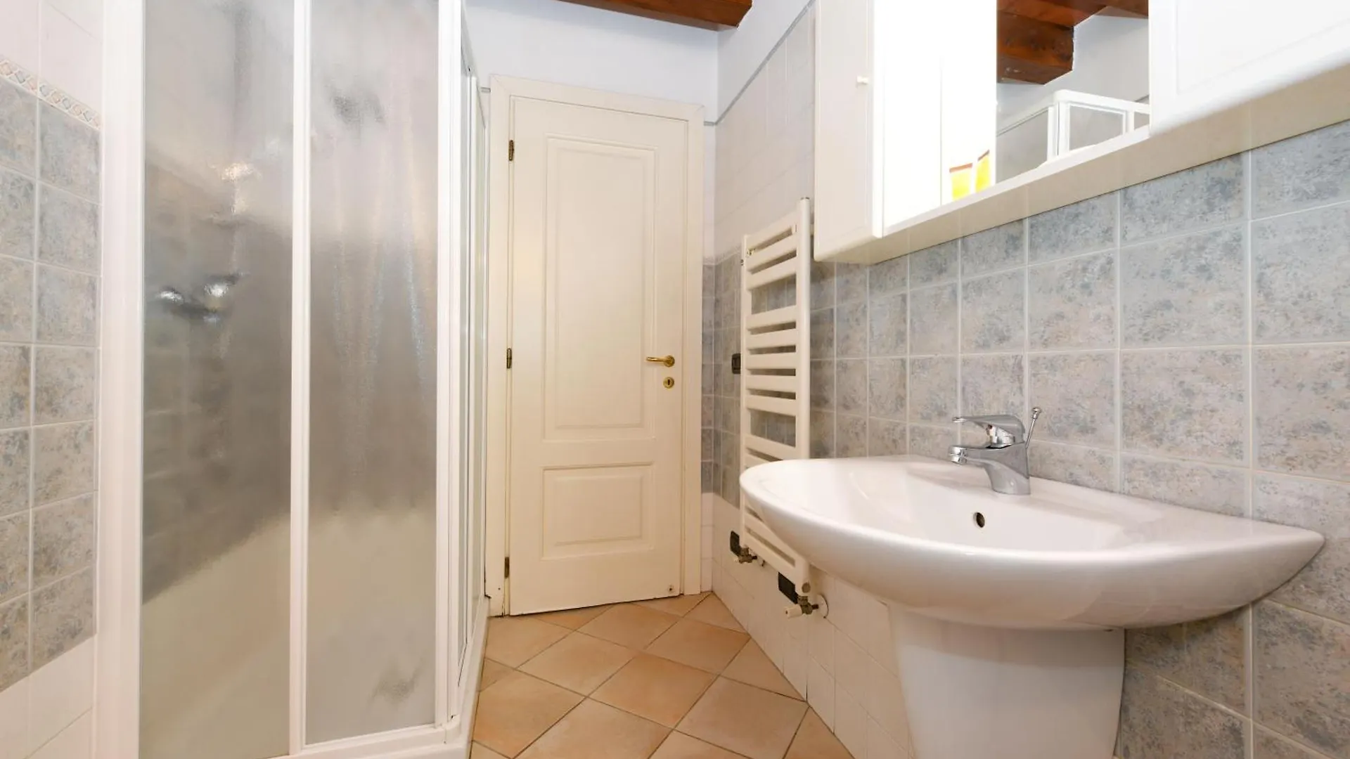 **** Aparthotel Flowers Apartments Desenzano del Garda Italy