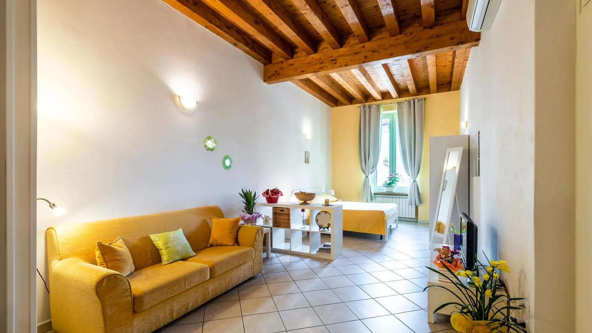 Aparthotel Flowers Apartments Desenzano del Garda