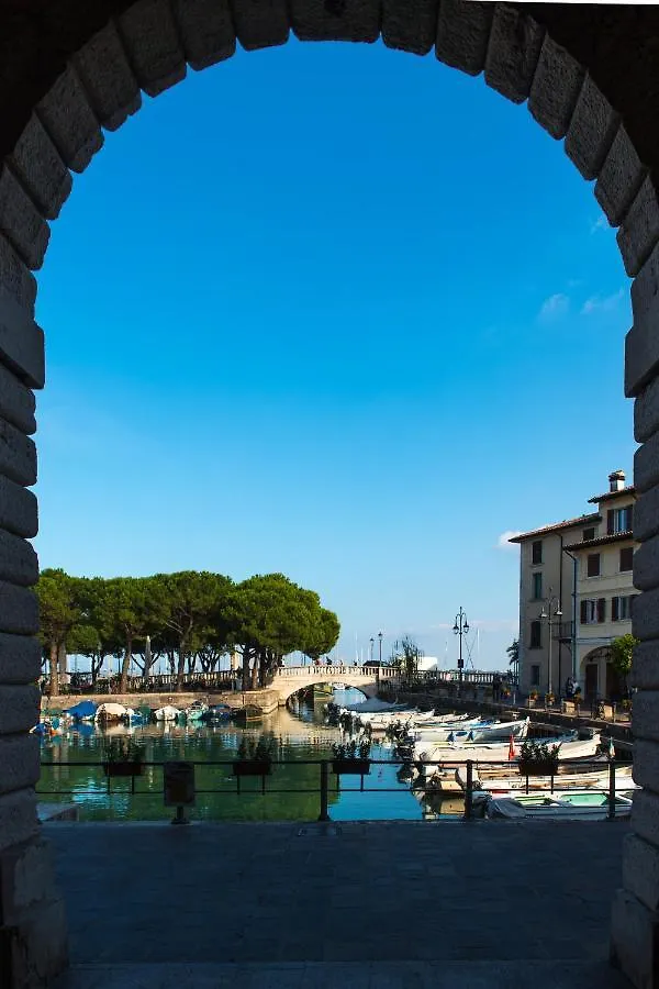 **** Aparthotel Flowers Apartments Desenzano del Garda Italy