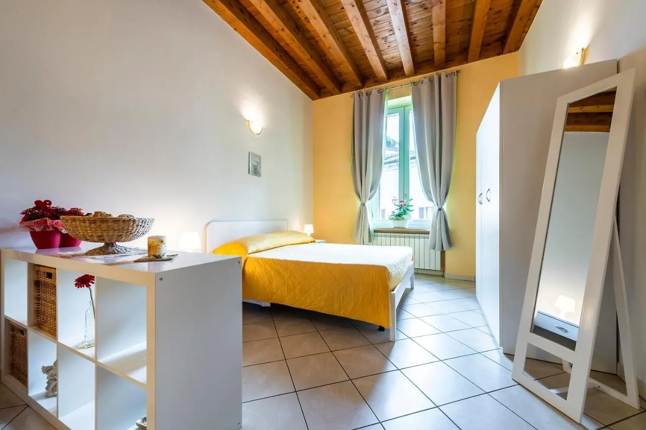 Aparthotel Flowers Apartments Desenzano del Garda