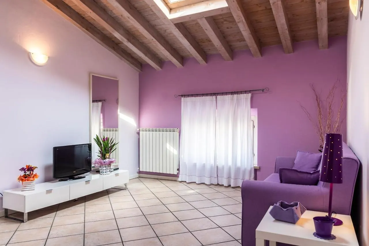 Flowers Apartments Desenzano del Garda