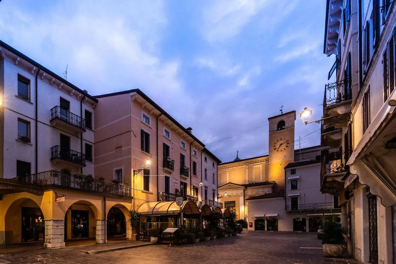 Aparthotel Flowers Apartments Desenzano del Garda